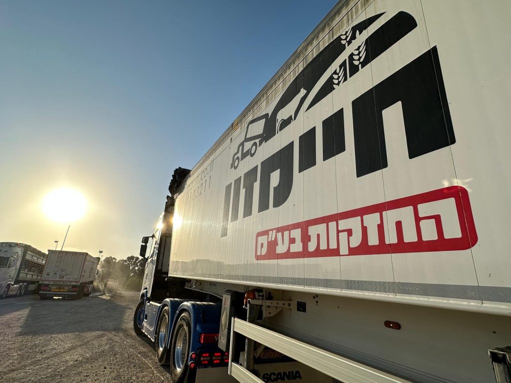 תמונה של משאית מחברת חיימזון החזקות בע"מ